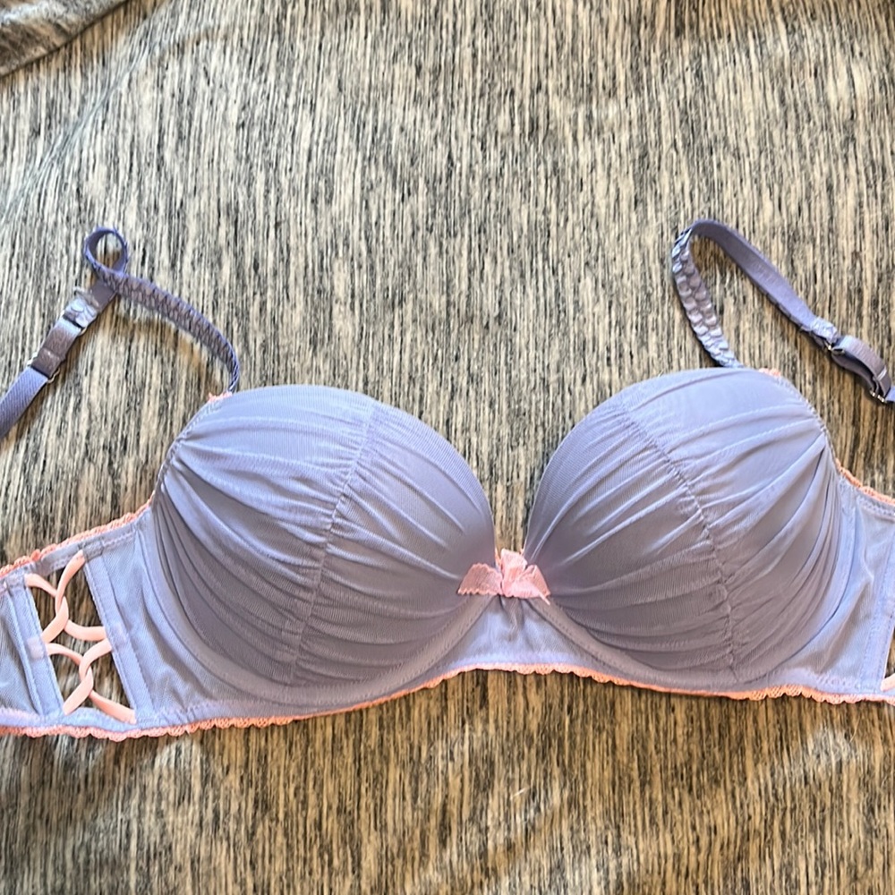 Lovely Victoria’s Secret 34D bra